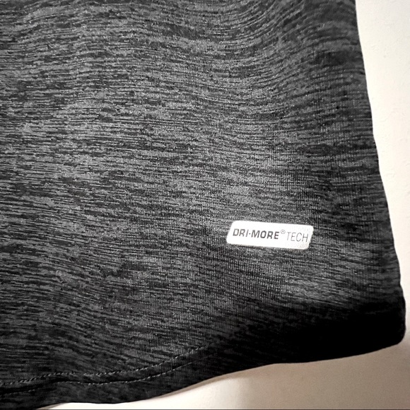 💎3/30💎 Athletic Works Black V-Neck Activewear Tee - Picture 3 of 4